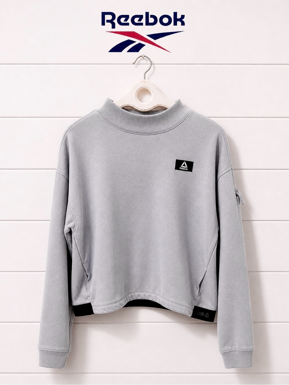 REEBOK – Light blue mock-neck sweatshirt – Size L